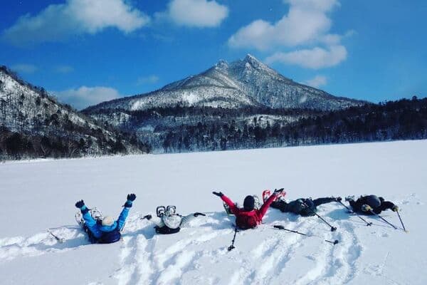 在北海道大自然中的祕境湖泊冰上漫步！ OKOTANPE湖雪地健行（初學者）