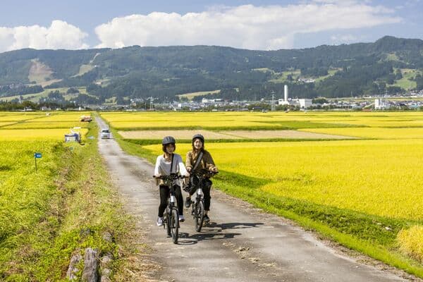 騎乘電動自行車 悠閒享受田園puttering - 新潟南魚沼