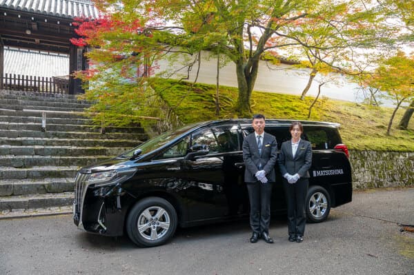 搭乘觀光計程車暢遊金閣寺＋嵐山＋美山 8小時30分鐘行程 - 京都