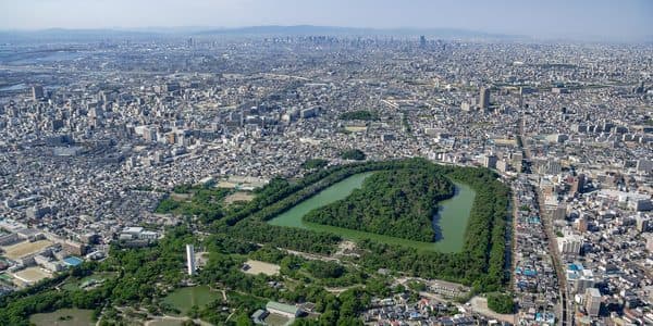 從大阪上空俯瞰世界遺產古墳群的直升機飛行之旅