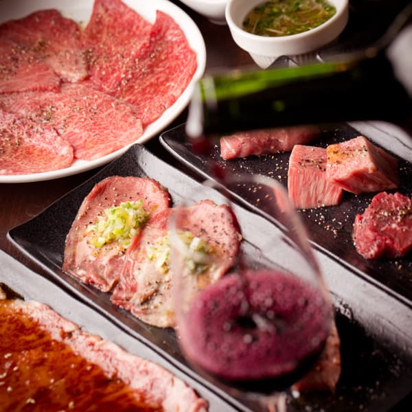 【週末及國定假日】NIKUAZABU 六本木店 13種肉品燒肉套餐 - 六本木