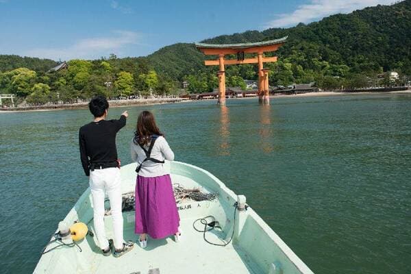 【18歲以上】走訪牡蠣漁場與嚴島神社的票券 - 宮島