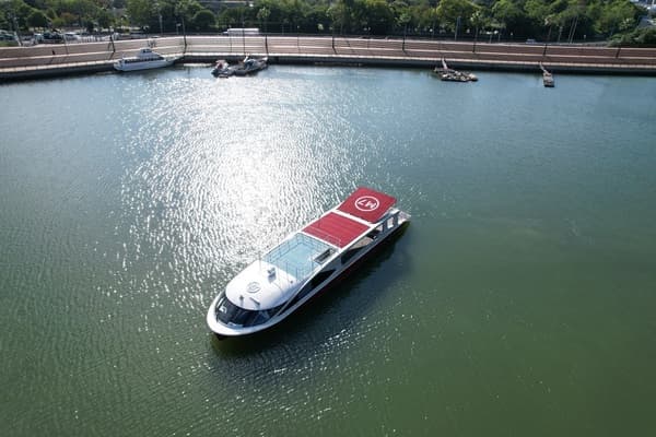 串聯陸地與河川的最先端次世代電動觀光客船「Queen Bee M7」【Sugitacrest主辦 共乘方案】