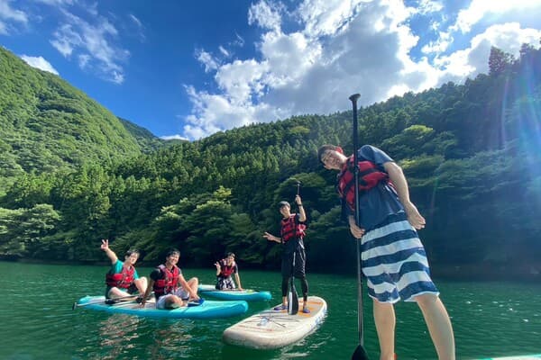 【奧多摩白丸湖】經驗豐富的導遊隨行超安心！SUP立槳體驗之旅
