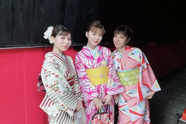 穿著日本傳統和服（夏天為浴衣，冬天為和服）於攝影棚拍攝＋附3小時街頭漫步時間 - 那霸