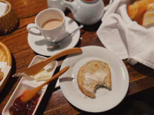 天井桟敷的「MAKINOYA」吐司套餐